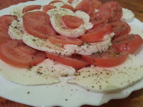 Tomate Mozzarella Platte mit Vinaigrette