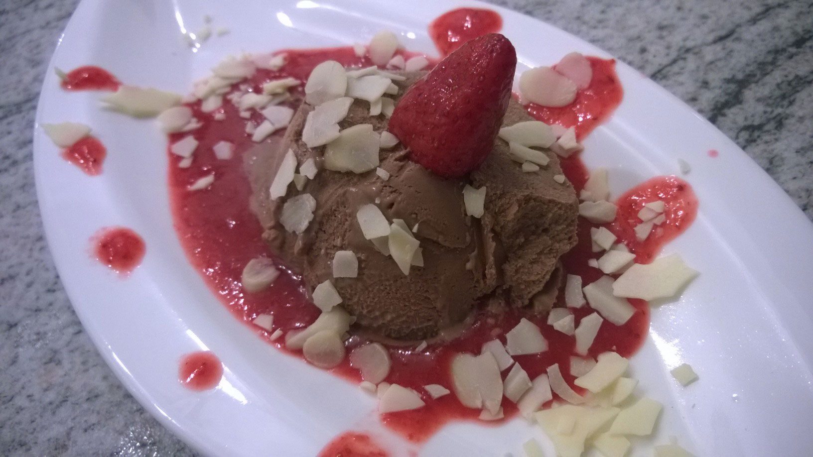 ousse-au-Chocolat-mit-Erdbeeren